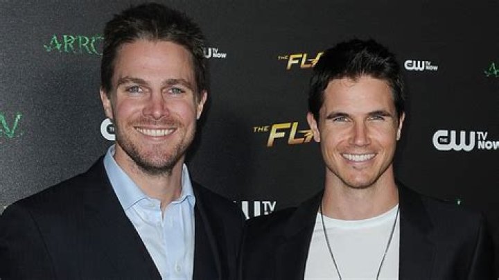 Discovering The Connection Between Robbie Amell And Stephen Amell