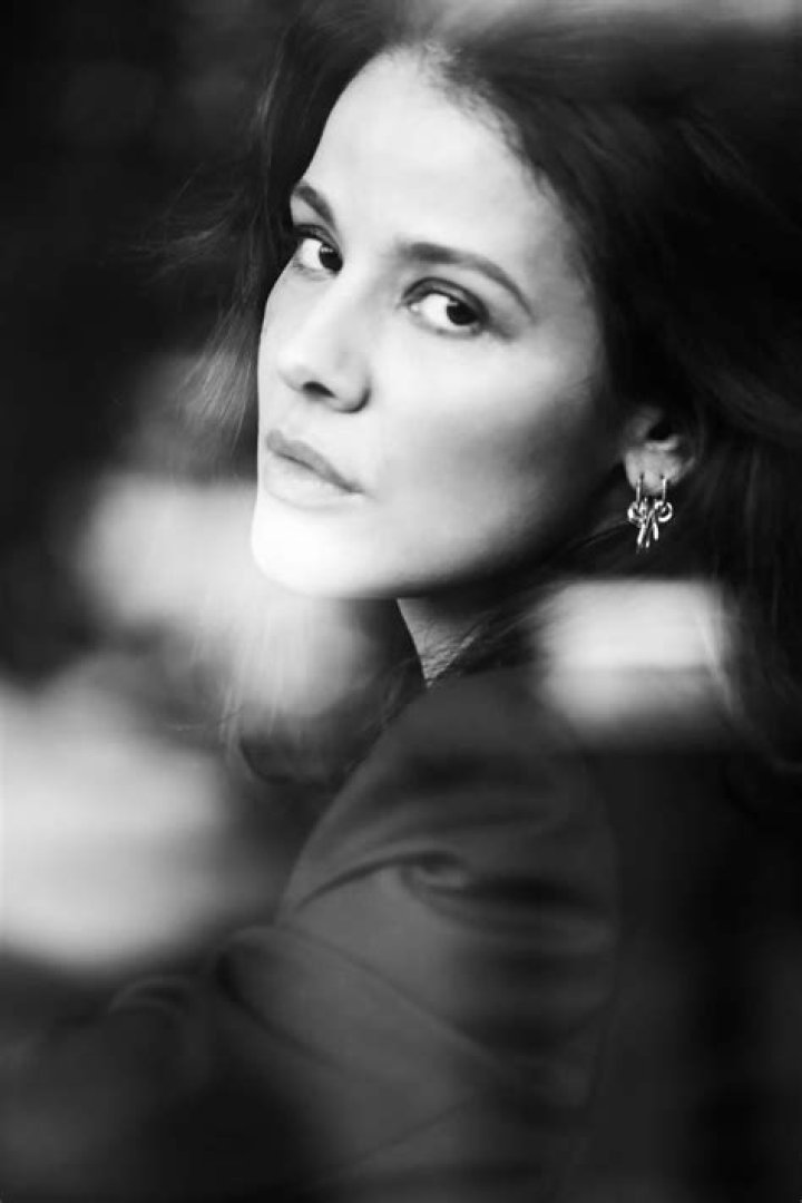 Kahina Carina Net Worth - VibeJolt