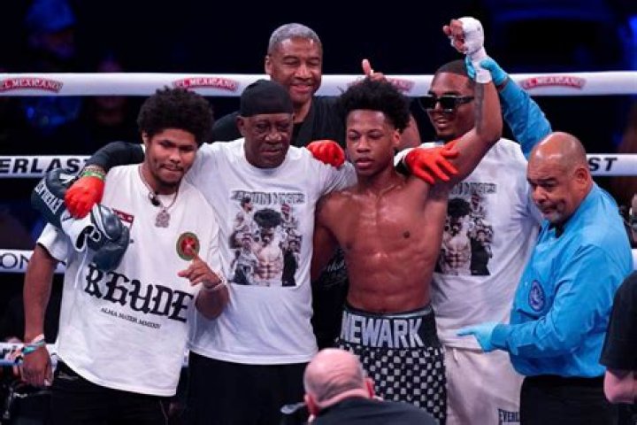 Leaked footage shows Floyd Mayweather's new 17-year-old protg Curmel Moton winning pro debut by ·