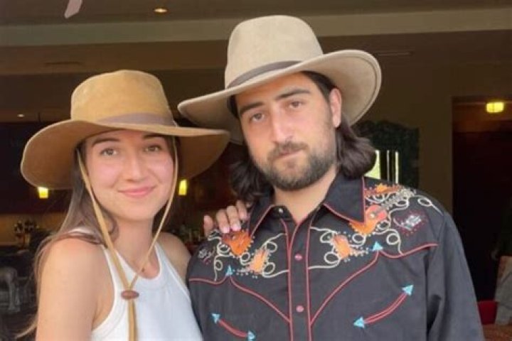 Uncover The Enigmatic Realm Of Noah Kahan's Girlfriend