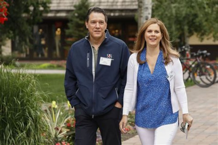 Why Fans Think CNN Erin Burnett Pregnant With Husband David Rubulotta In 2023? ·